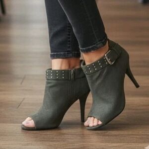 Y2K City Streets, Gray Suede Bootie Heels, Open Toe, Studded Size 8 Women Mint